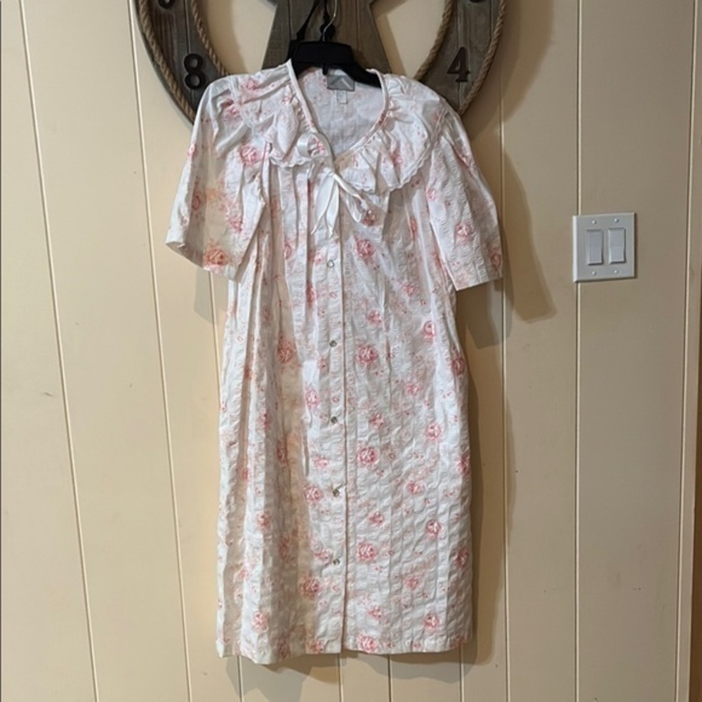 Vintage White and Pink Floral Robe with Ribbon Detail